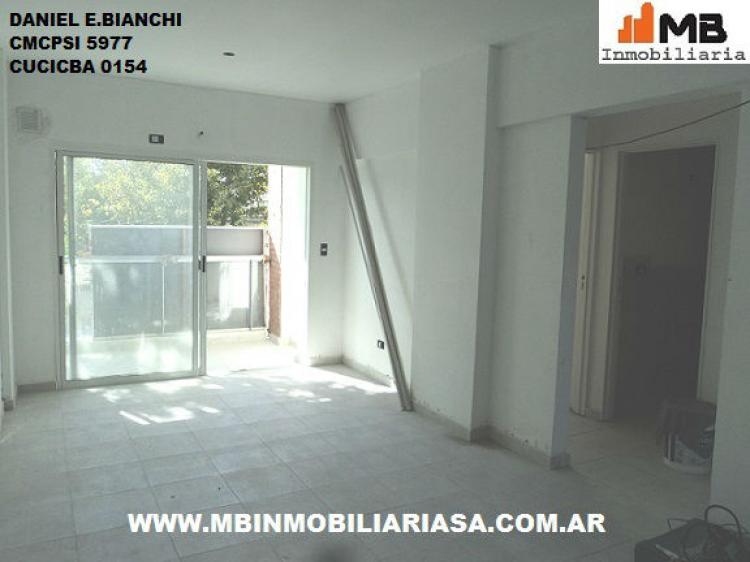 Avellaneda venta dpto 3 amb.c/balcón y patio en Palaa al 400 1°A