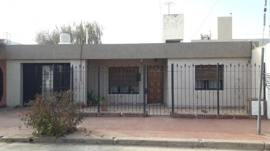 VENTA- OPORTUNIDAD! CASA Bº SANTA ISABEL-CLEVELAND 5135-2 D LIV COC/COMEDOR GARAJE PATIO U$D 59.000 