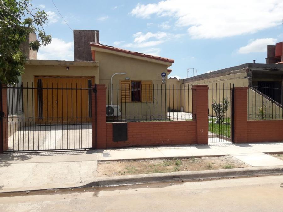 VENTA CASA Bº I.P.V.-AMPL. 1º DE MAYO-2 DORM COC/COM GALERIA GJE U$$ 25.000