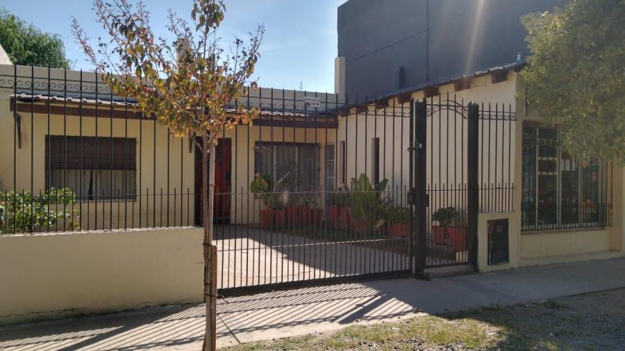 Casa Americana en VENTA con 3 dormitorios en Barrio Gendarmería de Glew.