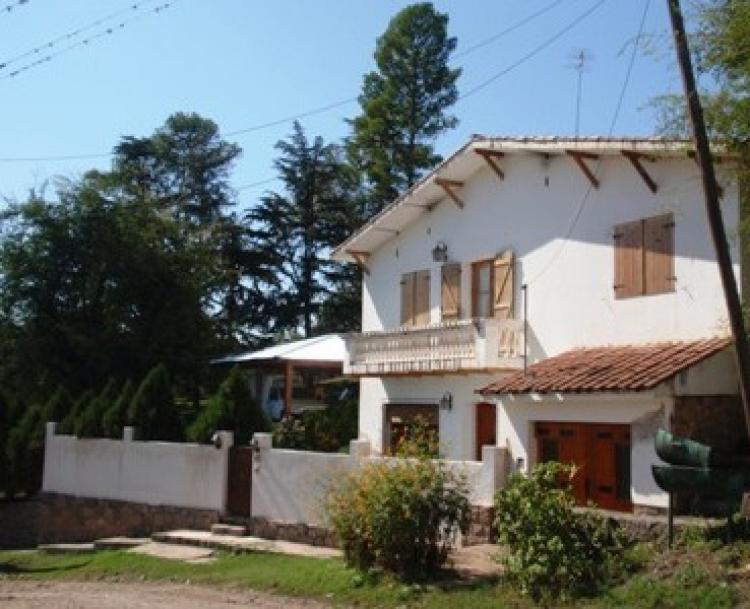 Casa hermosa,pileta,6 dormitorios 2 livings 4000m2 parque, ideal hostel, hotel boutique, en venta!