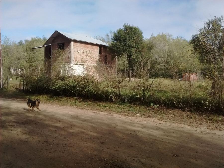 casa a terminar frente al rio