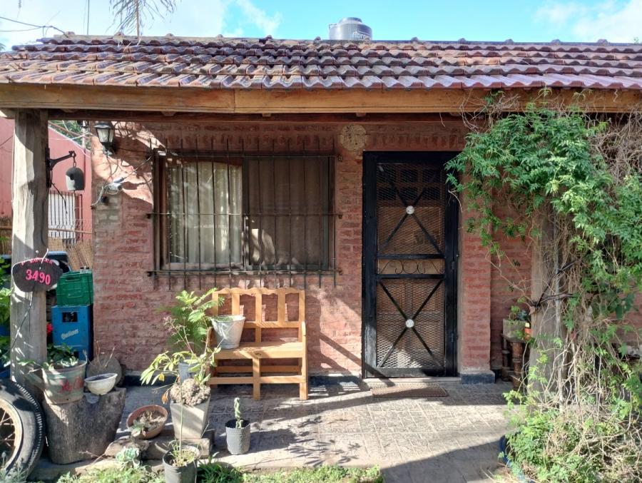 Casa Americana en VENTA con Galpón en su fondo en Barrio Almafuerte de Glew