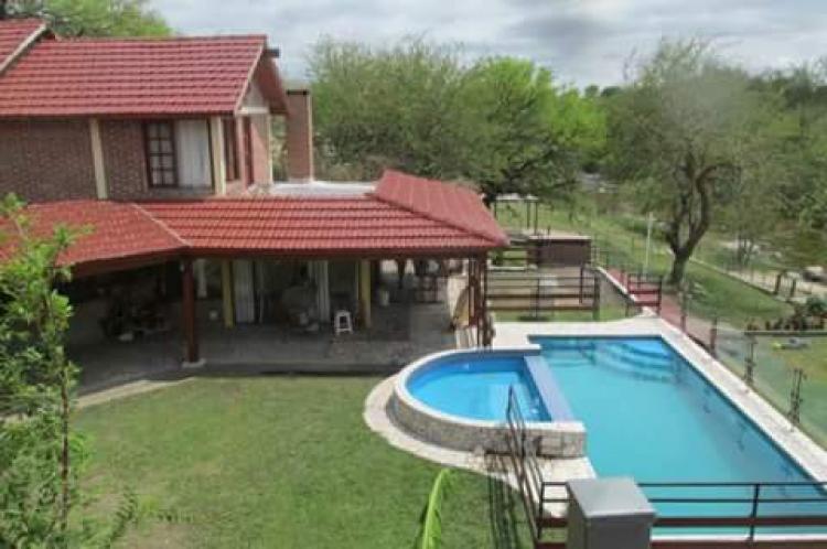 CASA CON PILETA Y RIO-VILLA LOS AROMOS