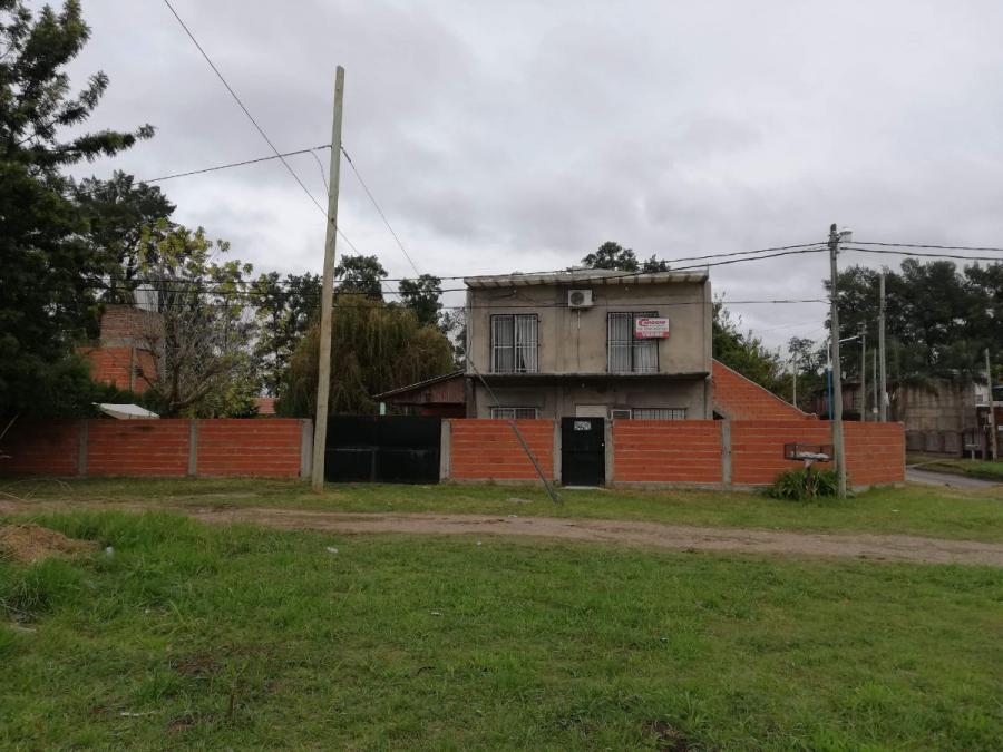 Casa de dos plantas en Belén de escobar 