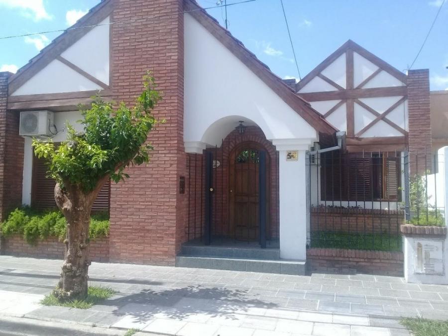 CHALET DE 4 AMBIENTES TODO EN PLANTA BAJA - HAEDO NORTE EN VENTA