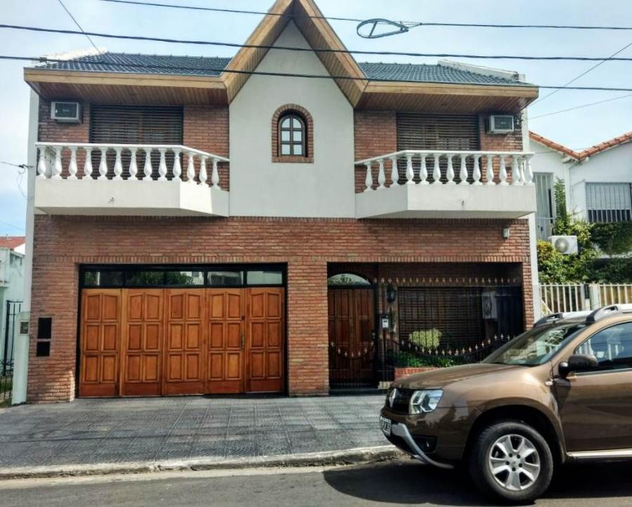 CHALET EN 2 PLANTAS EN LOMAS DE MIRADOR EN VENTA