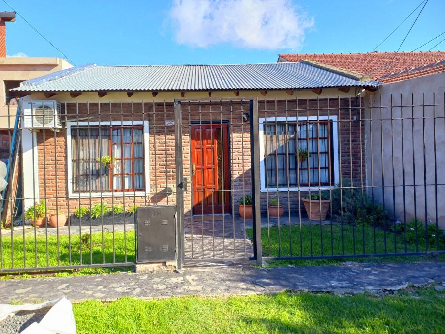 Dueño vende Casa en Parque Leloir, Ituzaingó.