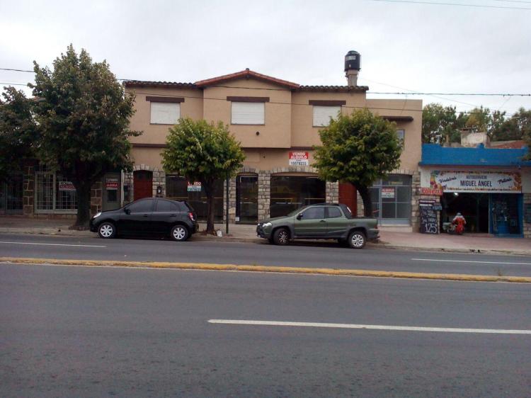 SALONES COMERCIALES CON VIVIENDA EN PLANTA ALTA EN LA FALDA CORDOBA CON OFICINAS, DEPOSITOS Y PATIO 