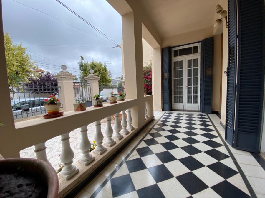 Se vende excelente propiedad en Alta Gracia estilo colonial moderno 