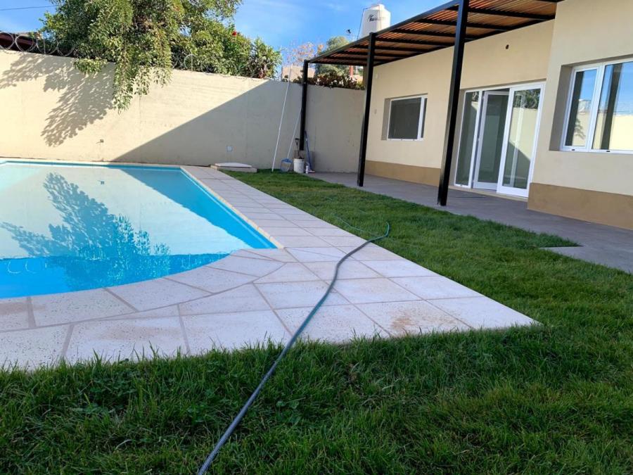 Foto Casa en Venta en Neuquen, Neuquén - U$D 165.000 - CAV107847 - BienesOnLine