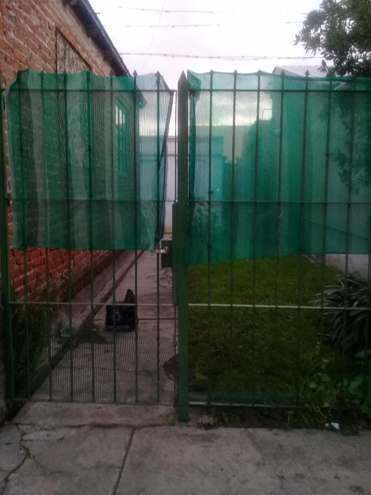 Vendo casa para reciclar con garage y terreno amplio