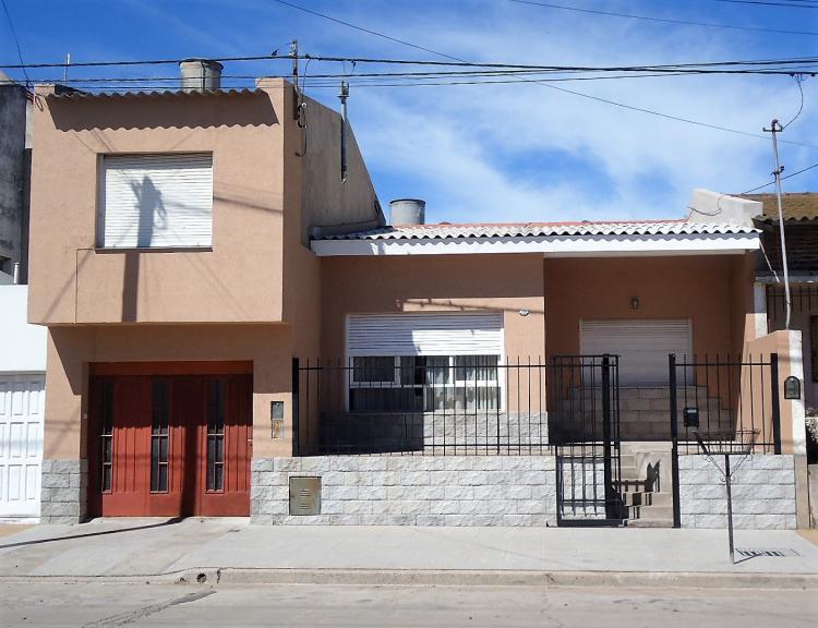 VENDO CASA ZONA PUENTE COLGANTE NECOCHEA