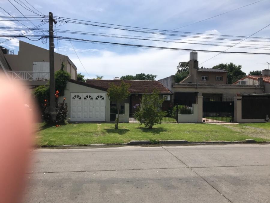 VENTA- ESPECTACULAR CHALET EN DON TORCUATO