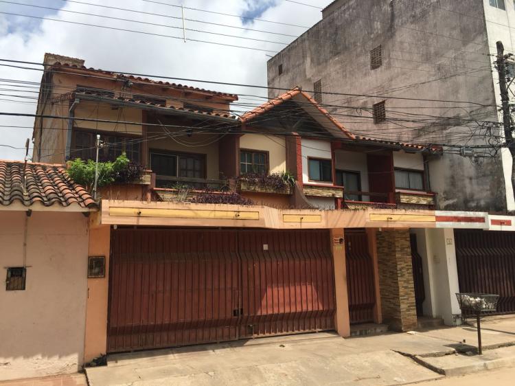 CASA DE DOS PLANTAS EN VENTA EN ZONA NORTE