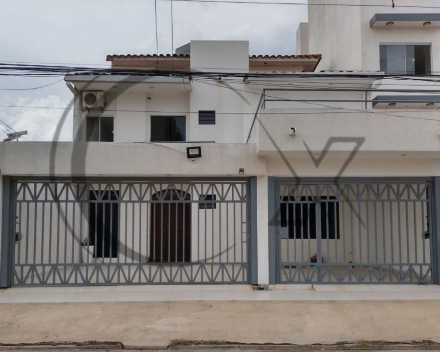 Foto Casa en Venta en Santa Cruz de la Sierra, Santa Cruz - U$D 256.900 - CAV6557 - BienesOnLine