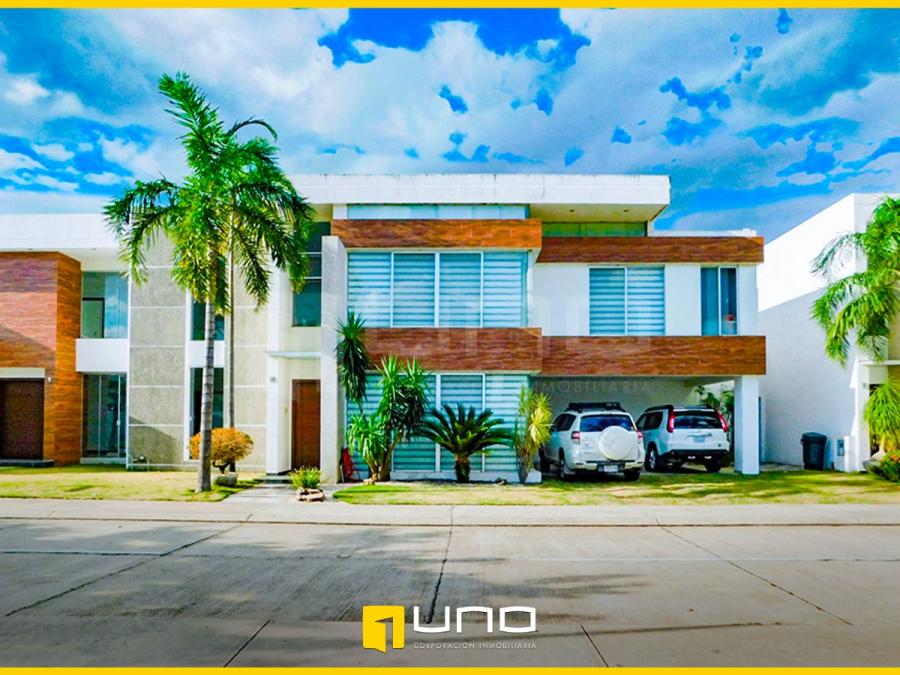 HERMOSA CASA AMOBLADA EN CONDOMINIO ZONA NORTE