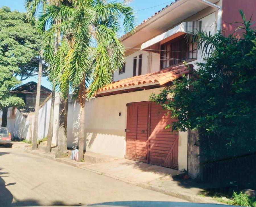 $us 165.000 Casa en  URBARI -  Av. DIONISIO FOIANINI