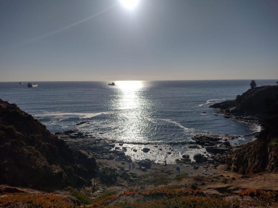 Vendo Amplio terreno con Cabañas y hermosa vista al mar.