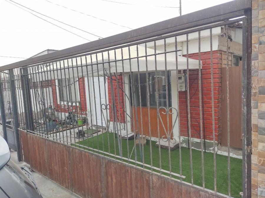 Casa sólida con estacionamiento, en lugar cerrado, seguro y tranquilo (próximo a ser condominio).