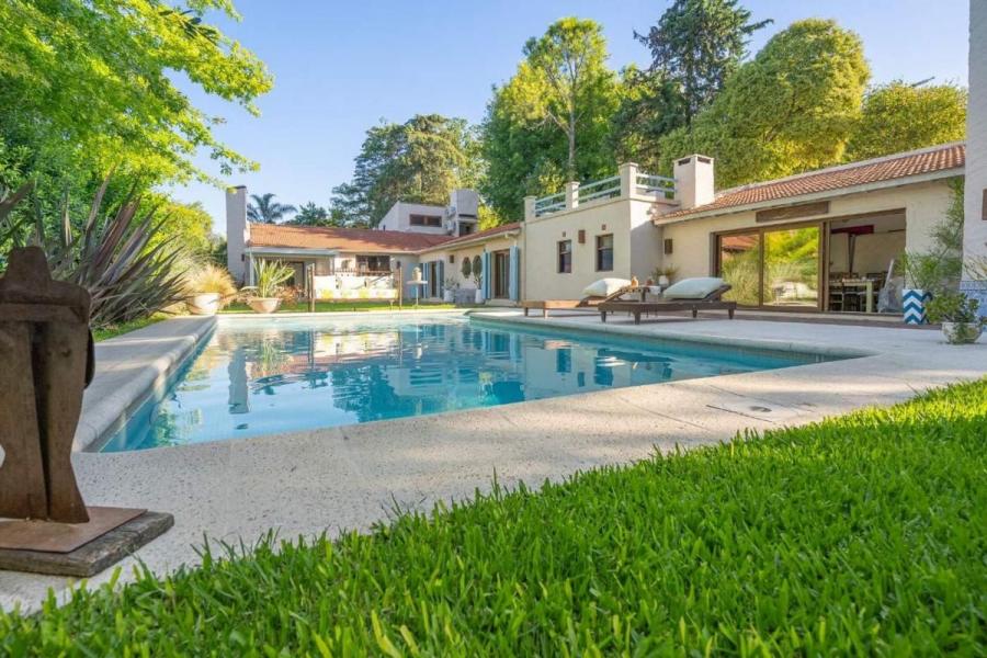 Elegante y espaciosa residencia en Las Brisas de Santo Domingo, Sector C