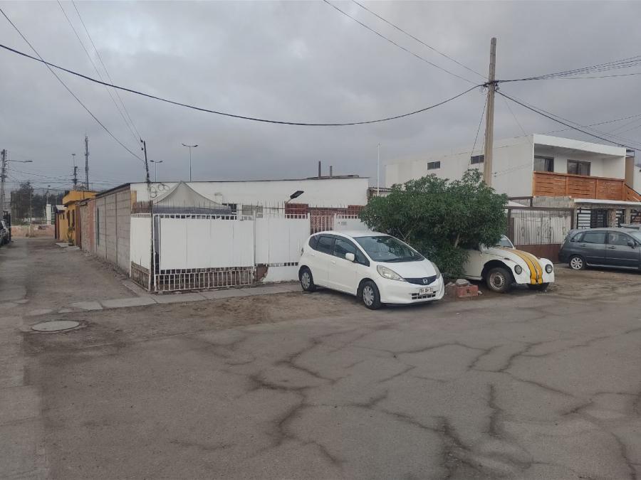 Lote 3 casas independientes en terreno de 336 m2 con 2 roles, en lugar cerrado, seguro y tranquilo.