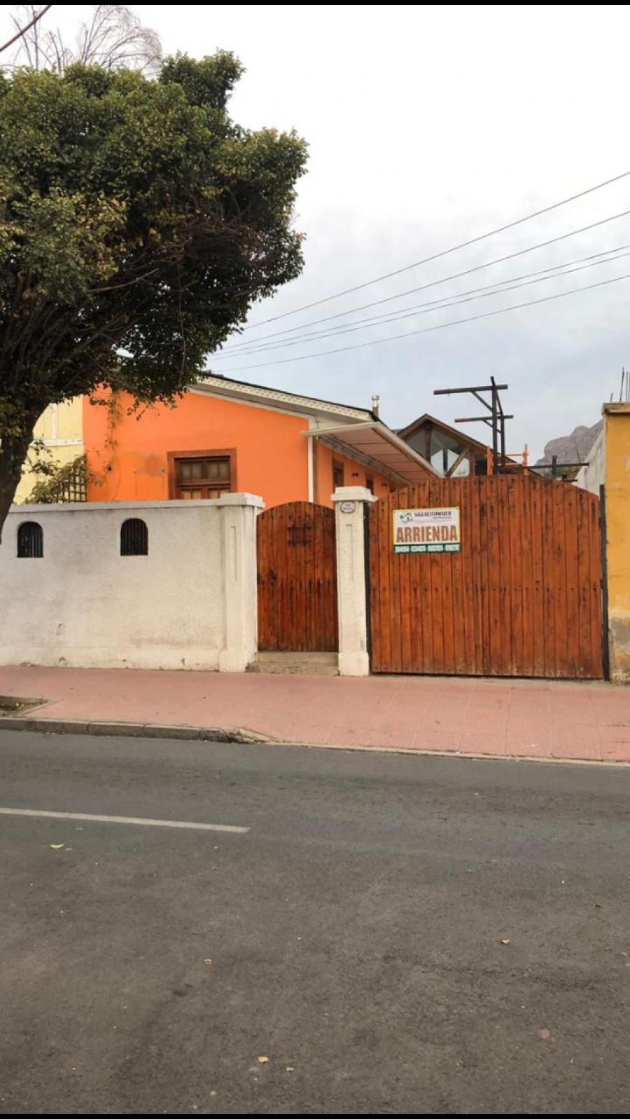 SE ARRIENDA CASA CENTRAL CON 4 HABITACIONES EN LOS ANDES