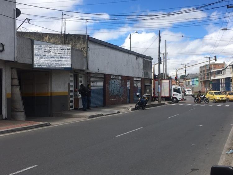 ¡GRAN OPORTUNIDAD!  Casalote con local, ubicado en zona comercial, industrial y vía principal 