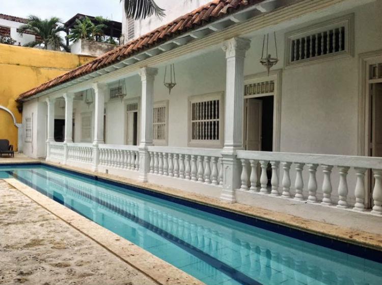 ALQUILO CASA EN CARTAGENA CON PISCINA PRIVADA BIEN UBICADA EN EL CENTRO