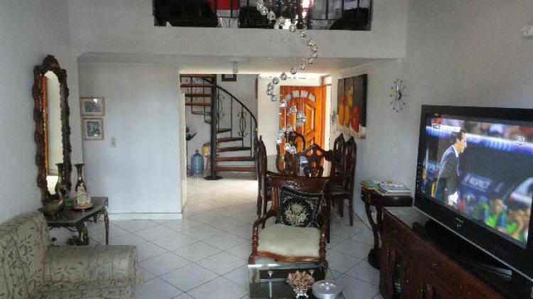 Apartamento duplex en venta en San Antonio de Pereira, Rionegro, 2 balcones, 2 salas.