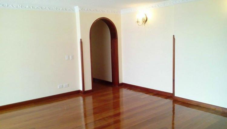 APARTAMENTO LUJOSO EN ROSALES 