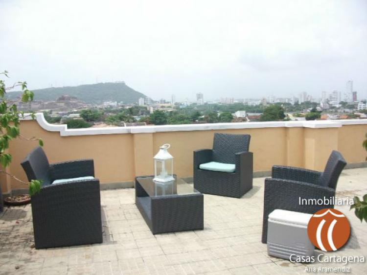 ARRIENDO APARTAMENTO EN CARTAGENA BASTANTE COMODO FRENTE AL PARQUE CENTENARIO 