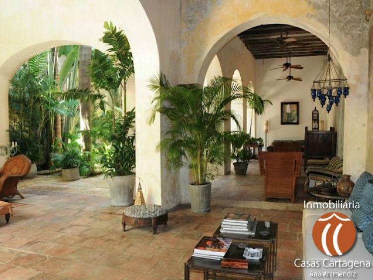 ARRIENDO  ESPECTACULAR CASA EN CARTAGENA CON EXCELENTE UBICACIÓN EN EL CENTRO DE LA CIUDAD ANTIGUA 