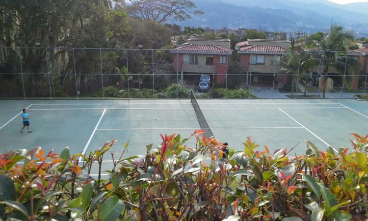 Casa en Envigado Unidad cerrada completa.