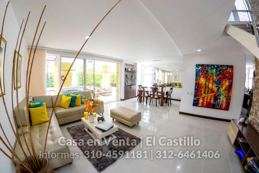 Casa en Venta de 2 Pisos en Hacienda El Castillo