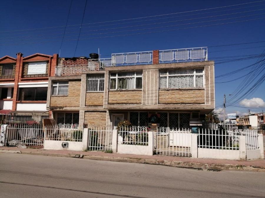 CASA EN VENTA - ESQUINERA - MUY CENTRAL