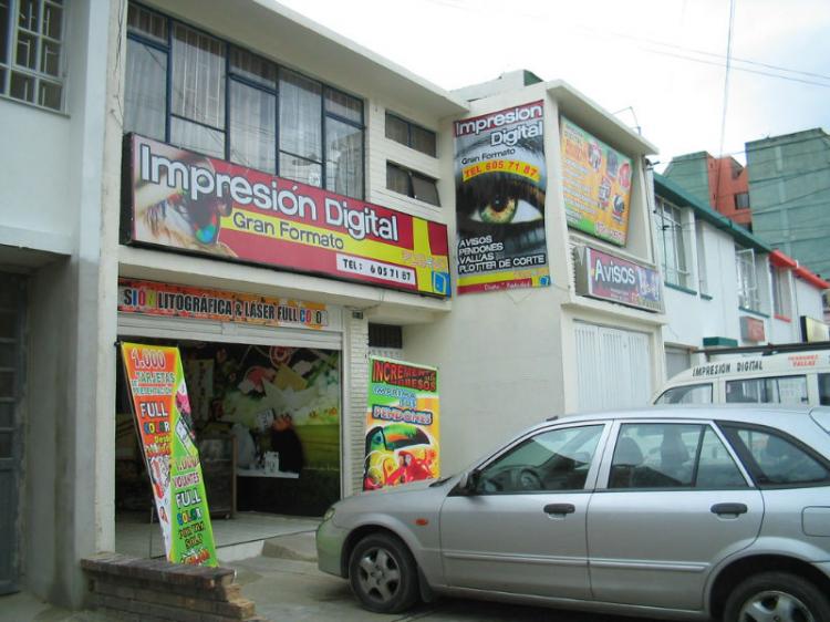 EXCELENTE UBICACION PARA NEGOCIO CASA DE DOS PLANTAS SOBRE AVENIDA