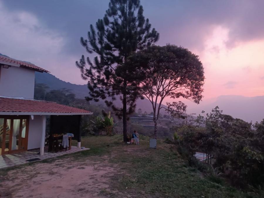 Finca con casa de  104 mts y  lote con banqueo en Barbosa