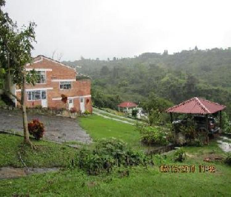 Se vende finca de recreo  en Silvania