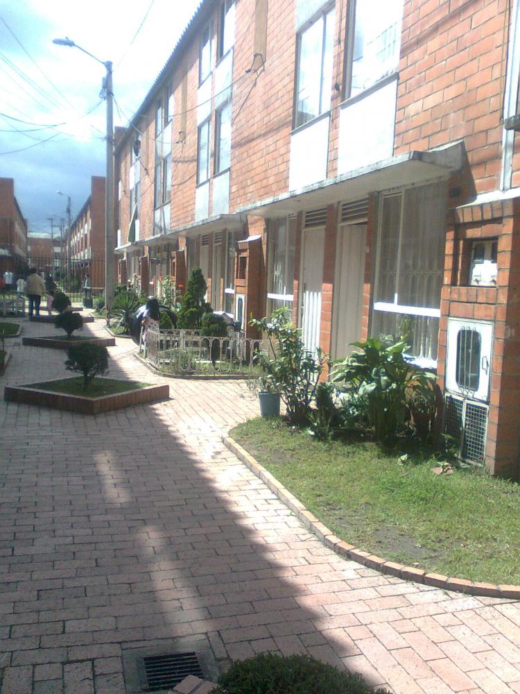 VENDO CASA - CONJUNTO RESIDENCIAL