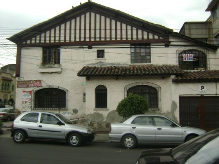 VENDO CASA ESQUINERA TEUSAQUILLO