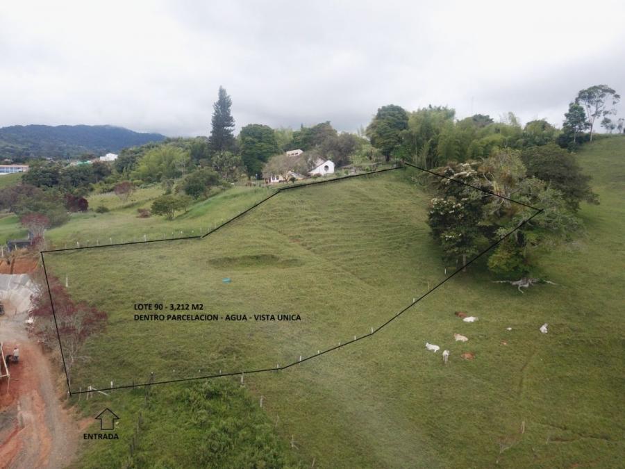 Lote  de 3210 M2 , con agua de acueducto y energia Escritura al dia, papeles al dia.