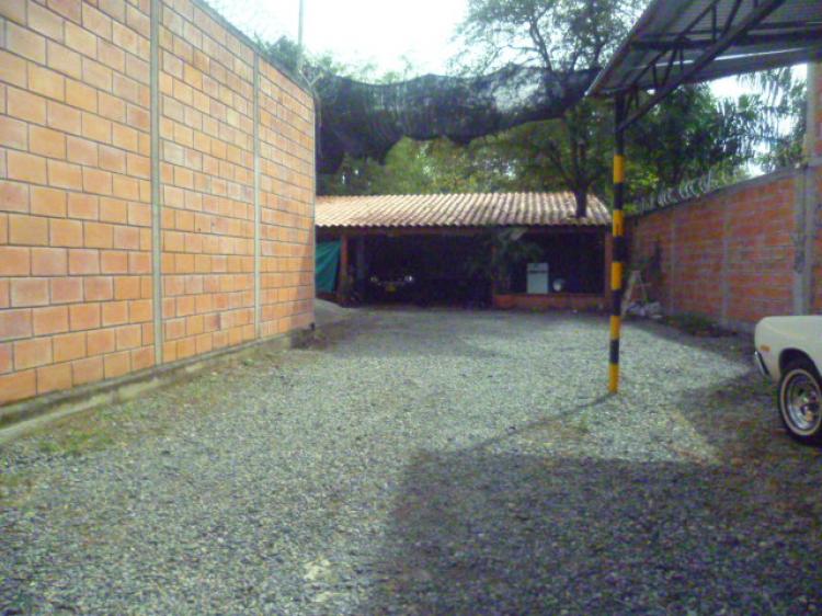 CASA LAVADERO Y PARQUEDAERO