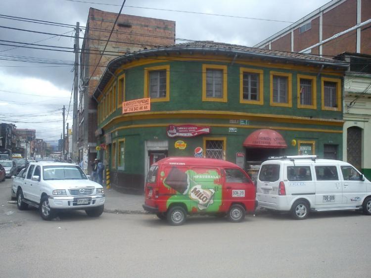 Remate de casa en el Ricaurte con locales en la esquina