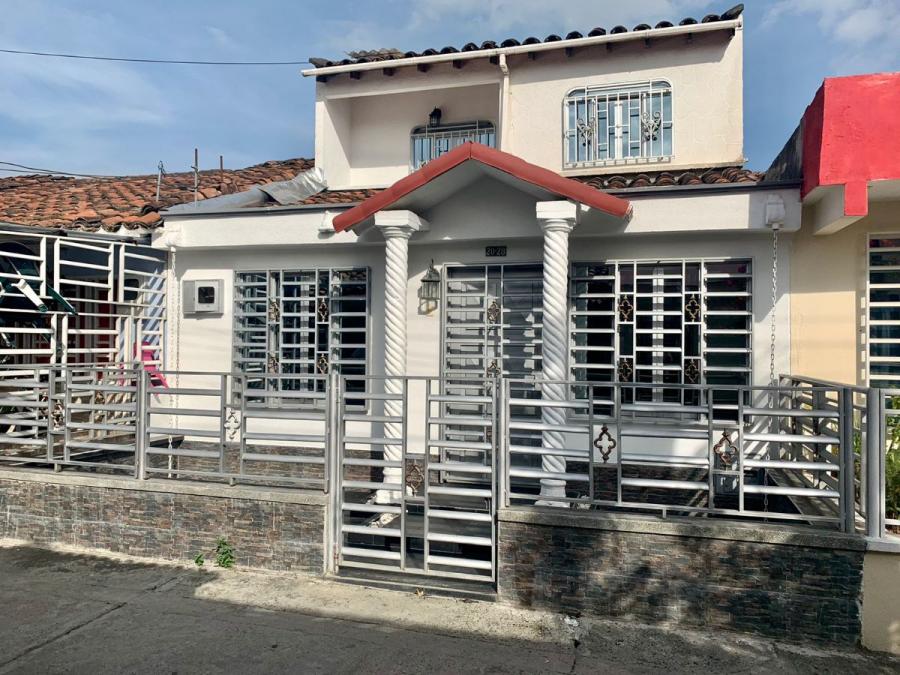 Se vende casa en Prados del Norte, Tuluá, Valle