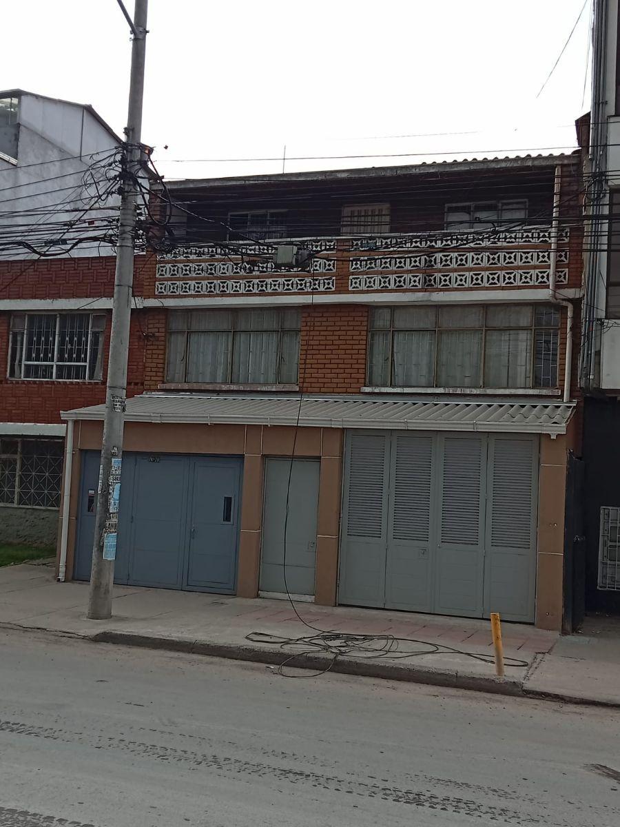 Vendo Casa comercial sobre Avenida rojas en zona de gran desarrollo