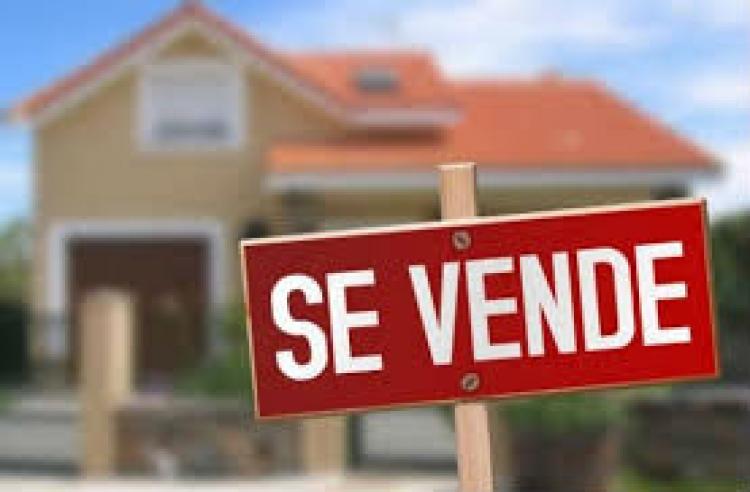 Vendo casa grande  con un local en la ciudadela 