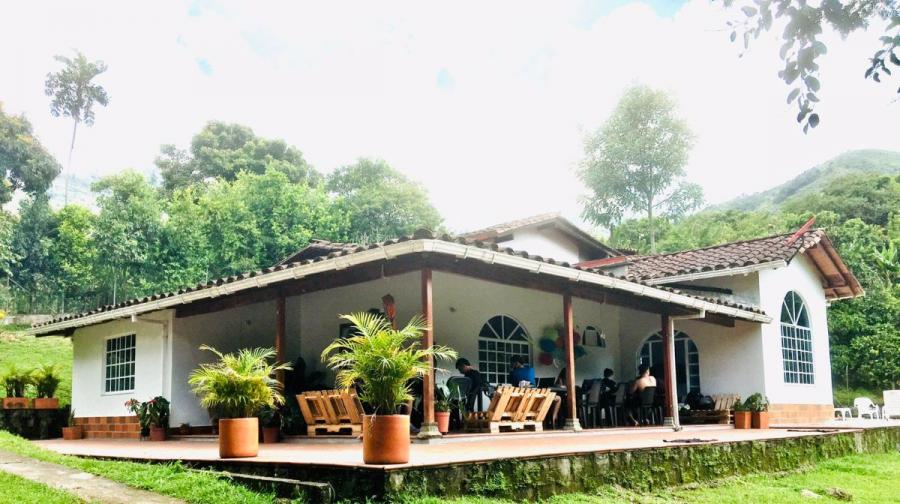 VENDO HERMOSA CASA FINCA DE LUJO  EN BARBOSA