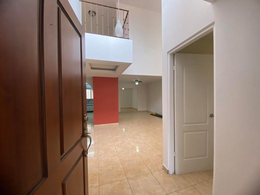 Foto Casa en Alquiler en Escazú, San José - U$D 1.400 - CAA100270 - BienesOnLine