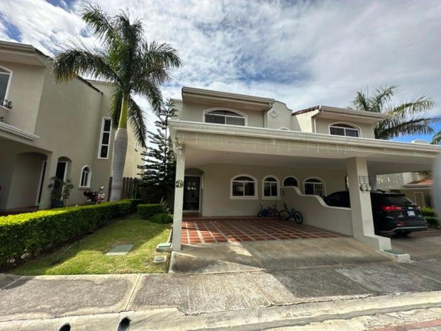 Se alquila casa en condominio de San Rafael Escazú 24-1738